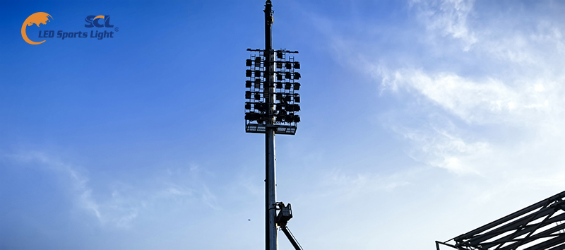 Football_stadium_high_mast_LED_light_lifting